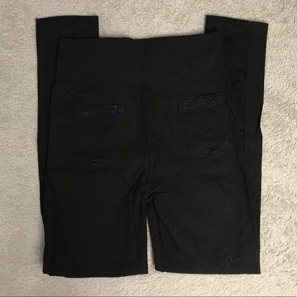 NEW Black Slant Lace Stretchy Capri Pants - Picture 8 of 8